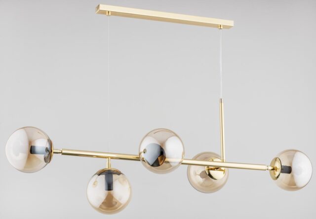 Lampa wisząca 5 punktowa ze szklanymi kloszami w kolorze bursztynowym. Elementy metalowe w kolorze złotym.
