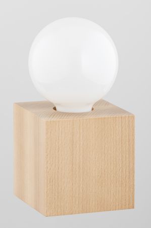 Lampa stołowa 1 punktowa, wykonana z drewna w kolorze naturalnym.